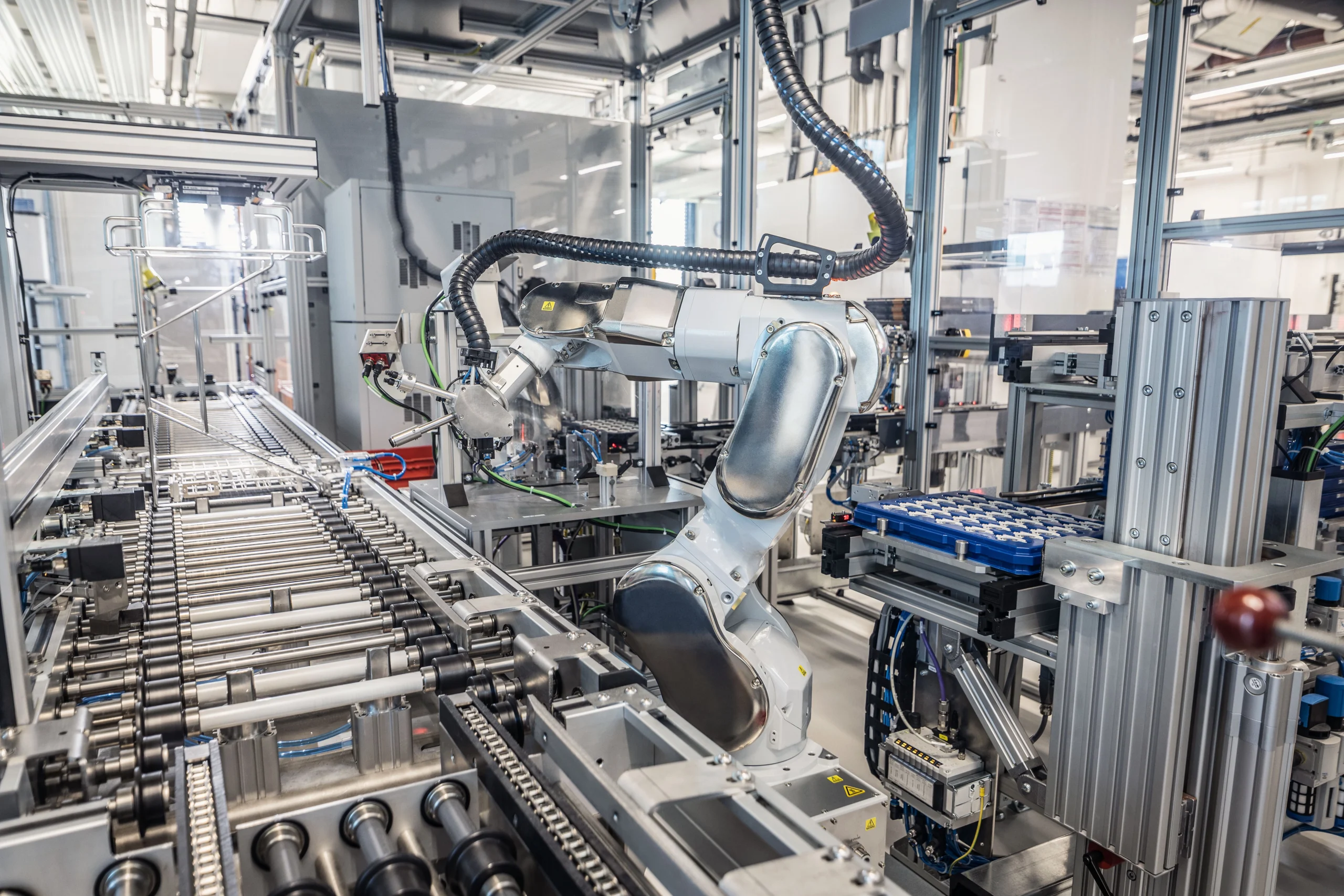Robotic arm in aerosol head production – PARI Pharma